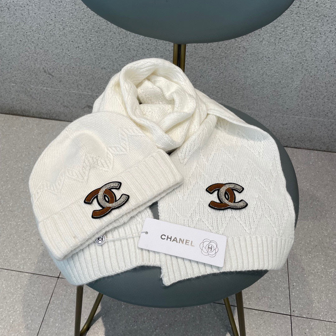 CHANEL SET HAT AND SCARF IN WHITE WOOL 420824