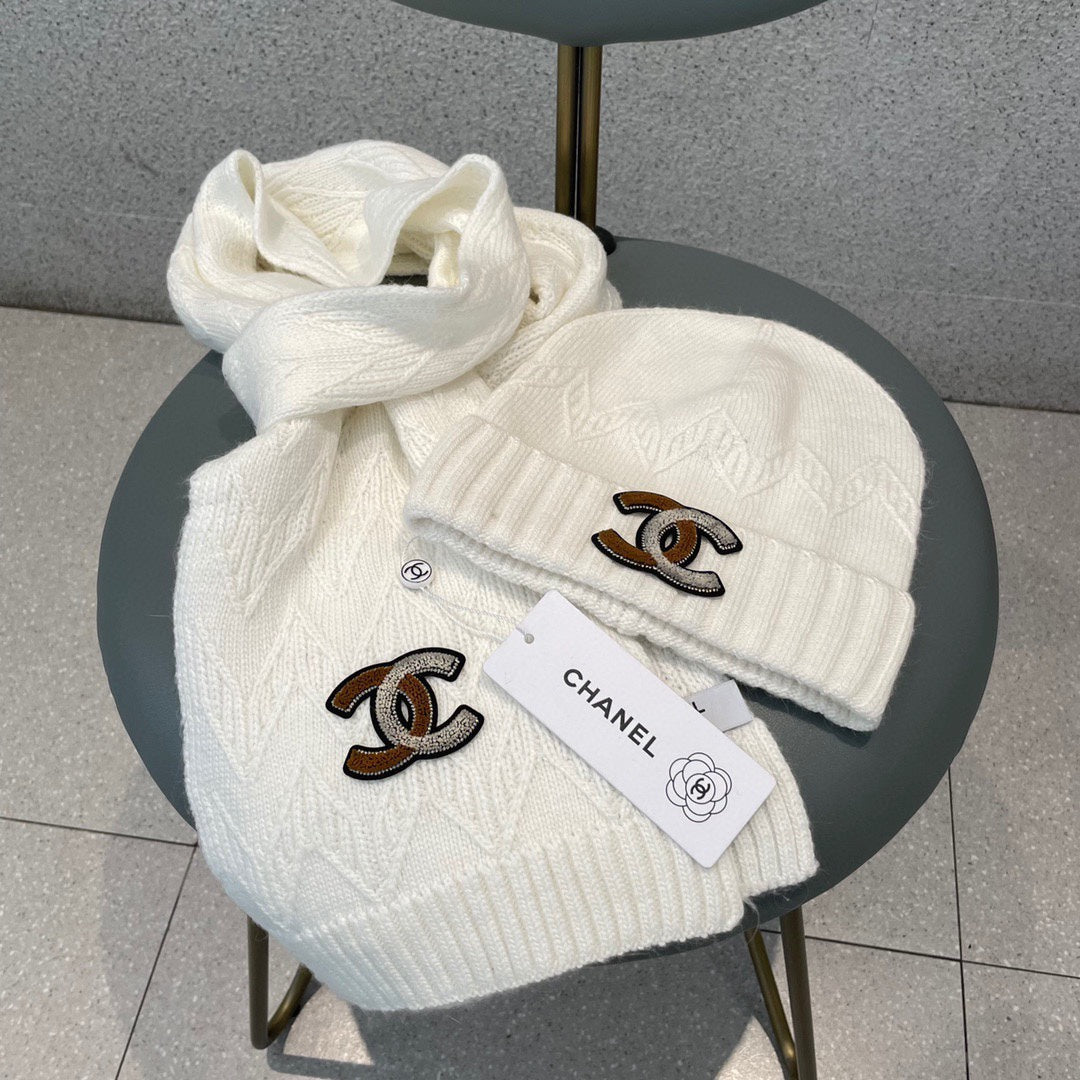 CHANEL SET HAT AND SCARF IN WHITE WOOL 420824