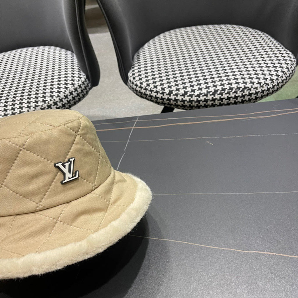 LOUIS VUITTON KNITTED BUCKET HAT IN BEIGE COTTON AND LAMB FUR 420922