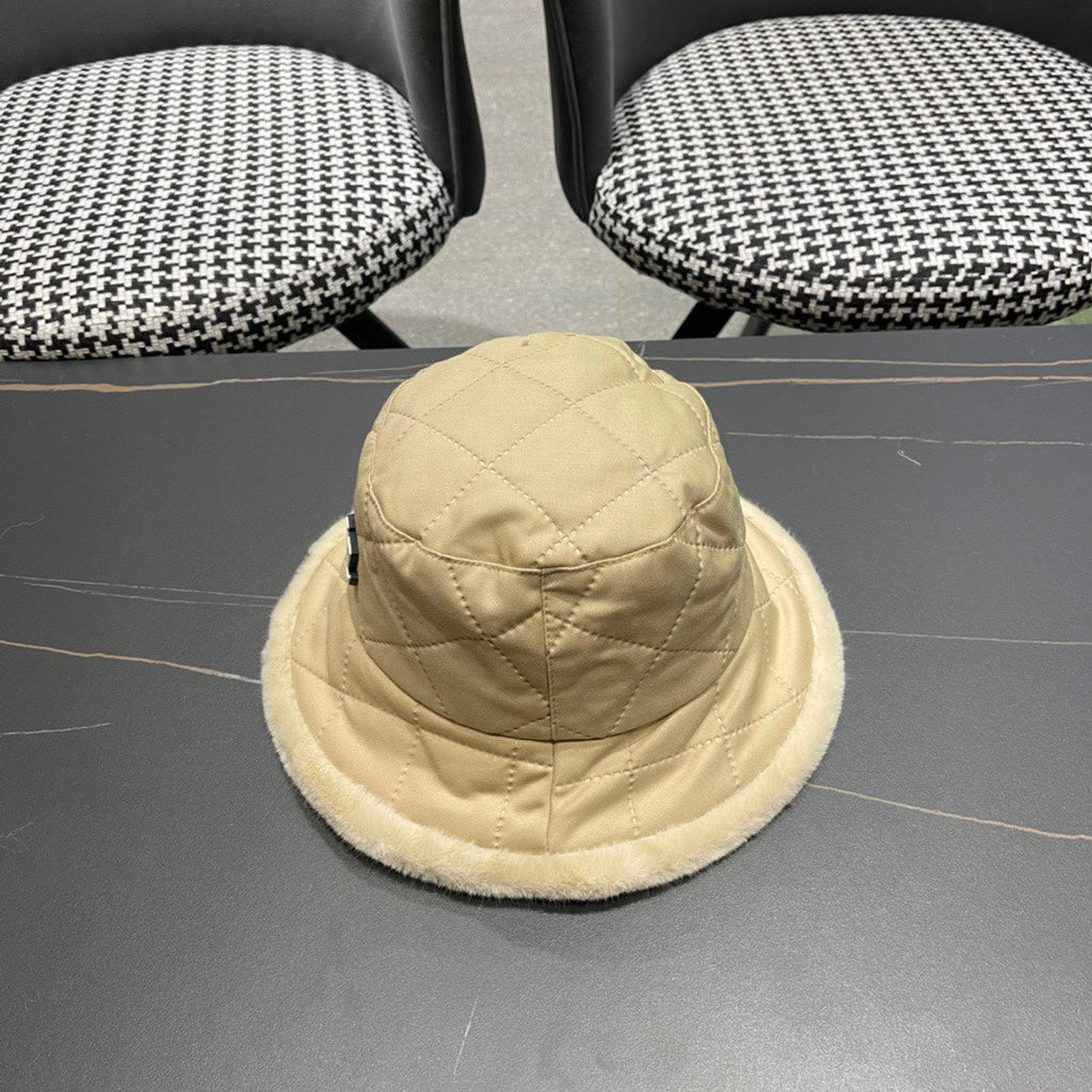 LOUIS VUITTON KNITTED BUCKET HAT IN BEIGE COTTON AND LAMB FUR 420922