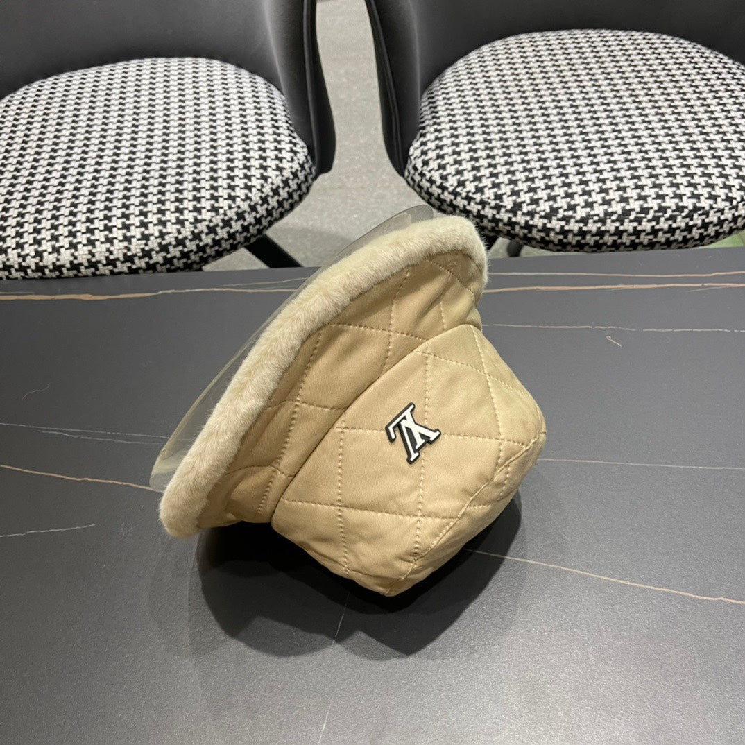 LOUIS VUITTON KNITTED BUCKET HAT IN BEIGE COTTON AND LAMB FUR 420922