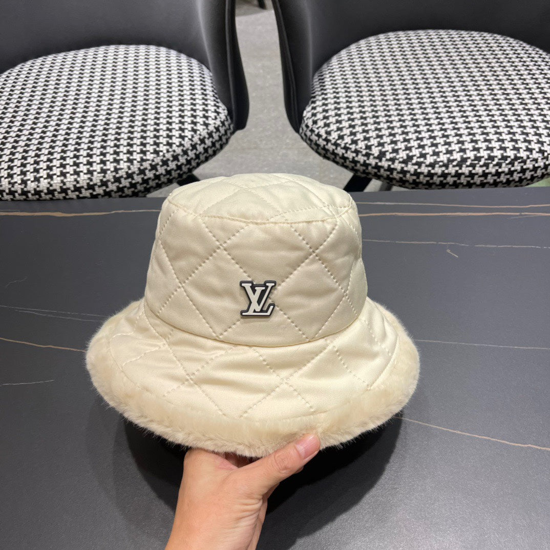 LOUIS VUITTON KNITTED BUCKET HAT IN CREAM BEIGE COTTON AND LAMB FUR 420924