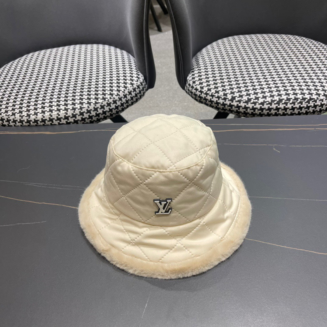 LOUIS VUITTON KNITTED BUCKET HAT IN CREAM BEIGE COTTON AND LAMB FUR 420924