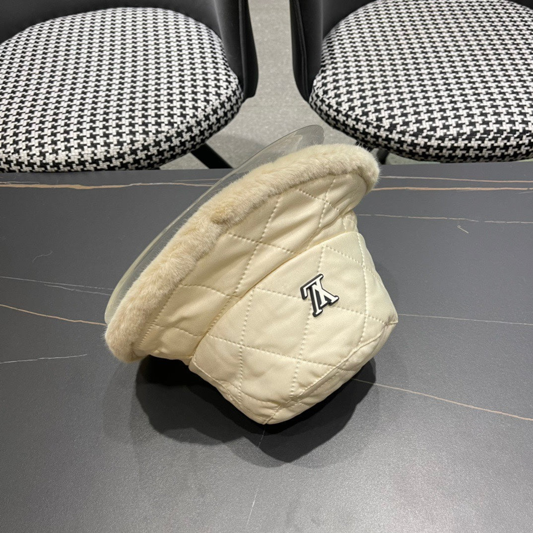 LOUIS VUITTON KNITTED BUCKET HAT IN CREAM BEIGE COTTON AND LAMB FUR 420924