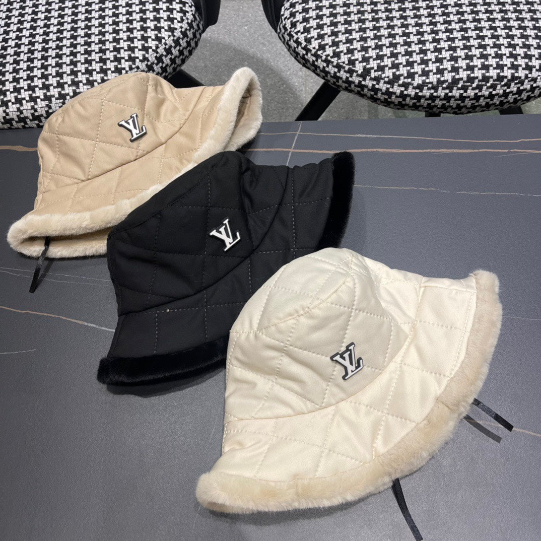 LOUIS VUITTON KNITTED BUCKET HAT IN CREAM BEIGE COTTON AND LAMB FUR 420924