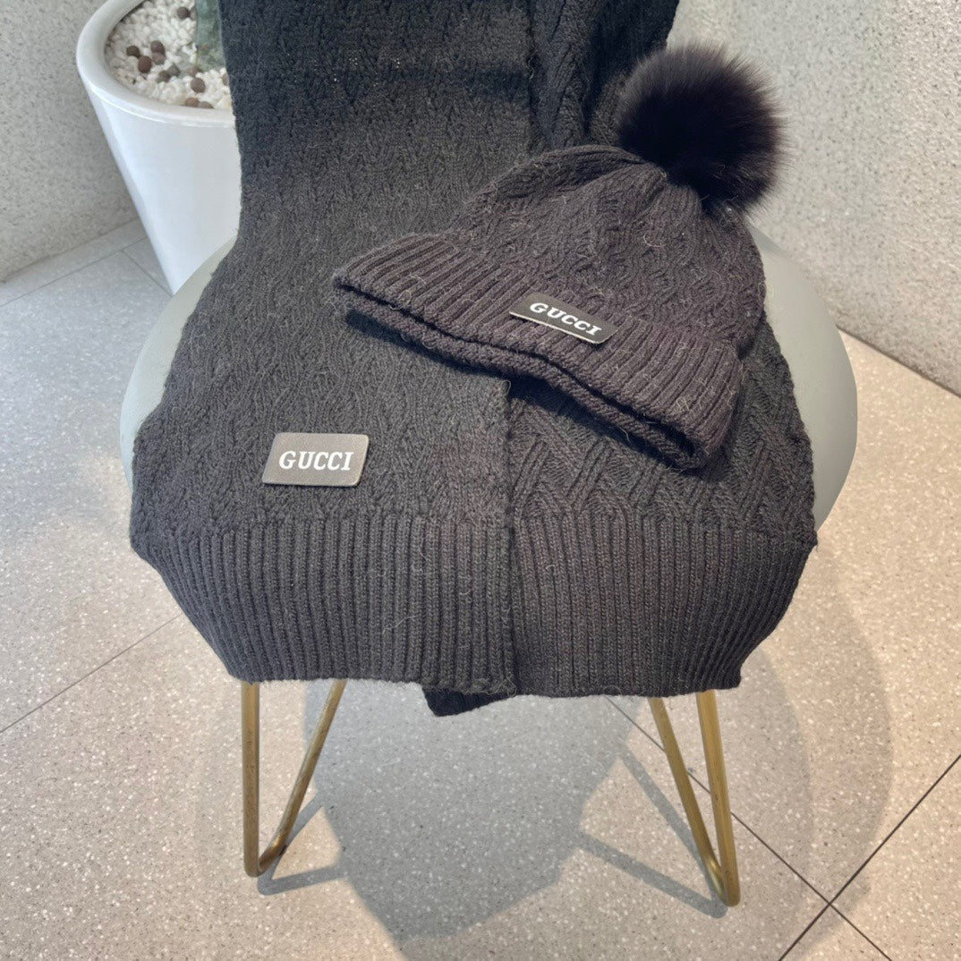 GUCCI SET SCARF AND HAT IN BLACK WOOL AND FOX FUR 420833