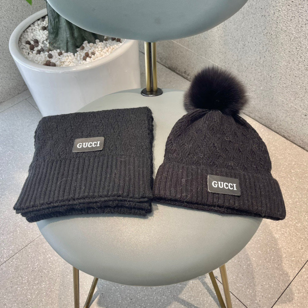 GUCCI SET SCARF AND HAT IN BLACK WOOL AND FOX FUR 420833