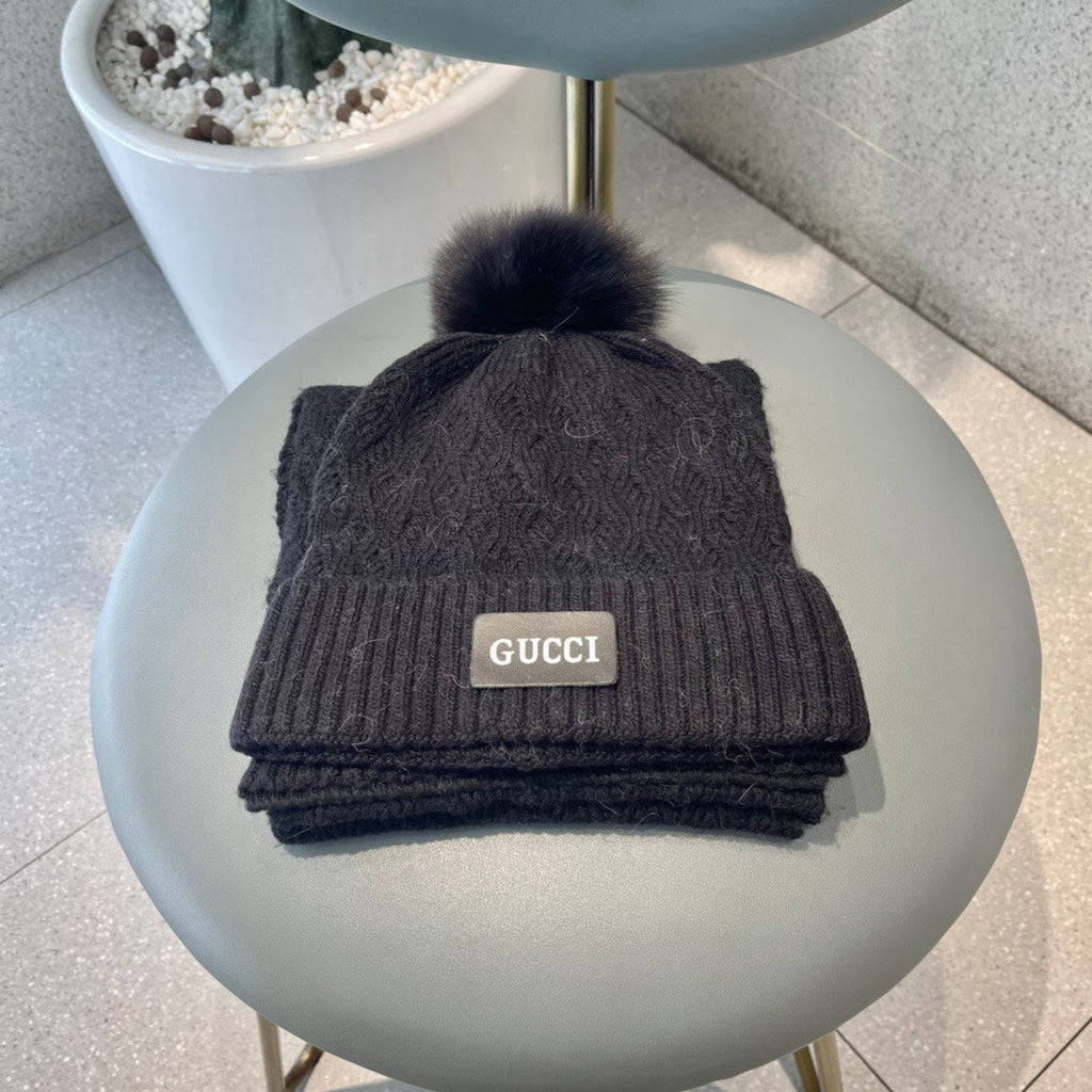 GUCCI SET SCARF AND HAT IN BLACK WOOL AND FOX FUR 420833