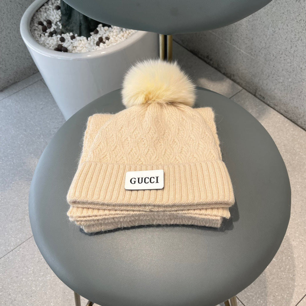 GUCCI SET SCARF AND HAT IN TUSCAN BEIGE WOOL AND FOX FUR 420834