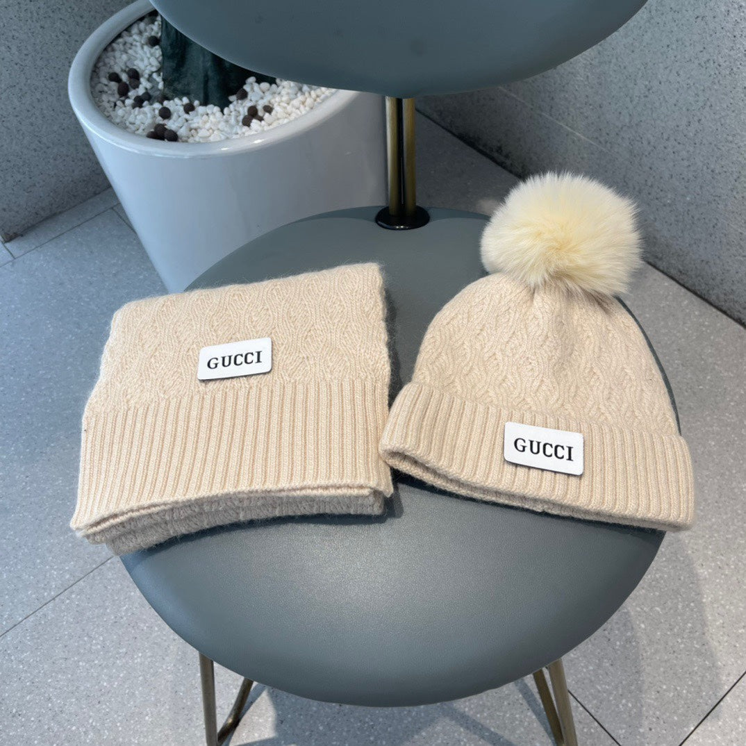 GUCCI SET SCARF AND HAT IN TUSCAN BEIGE WOOL AND FOX FUR 420834