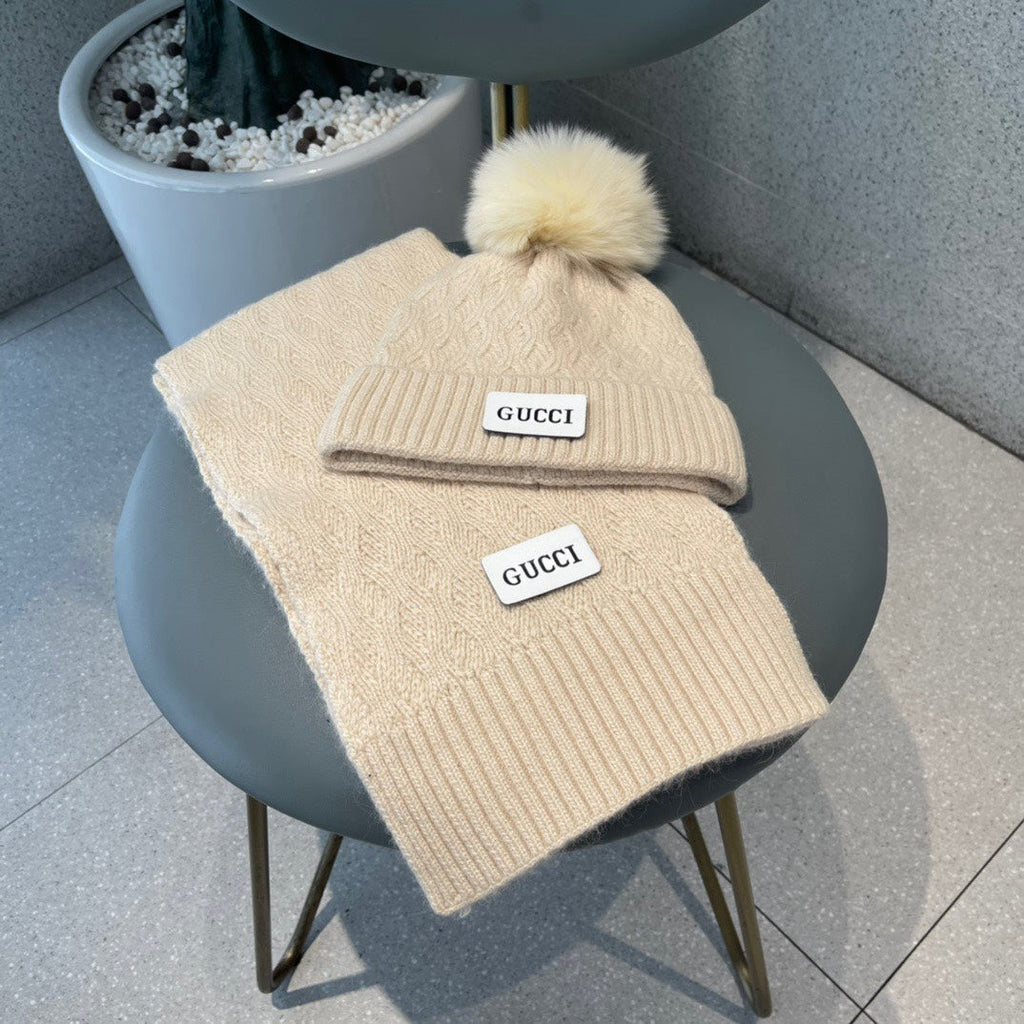 GUCCI SET SCARF AND HAT IN TUSCAN BEIGE WOOL AND FOX FUR 420834