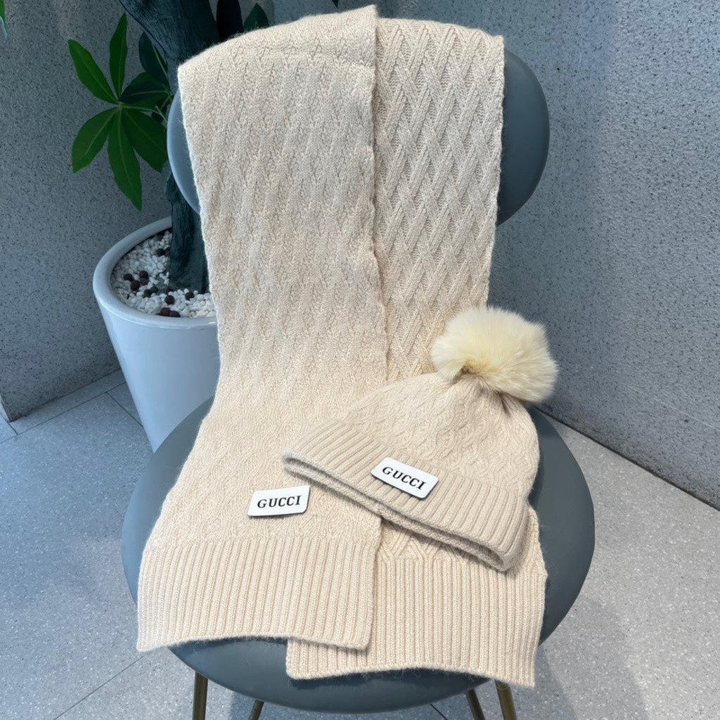 GUCCI SET SCARF AND HAT IN TUSCAN BEIGE WOOL AND FOX FUR 420834
