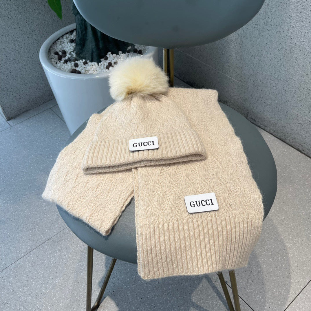 GUCCI SET SCARF AND HAT IN TUSCAN BEIGE WOOL AND FOX FUR 420834
