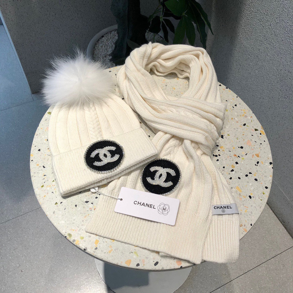 CHANEL SET BEANIE HAT AND SCARF IN WHITE WOOL 424023