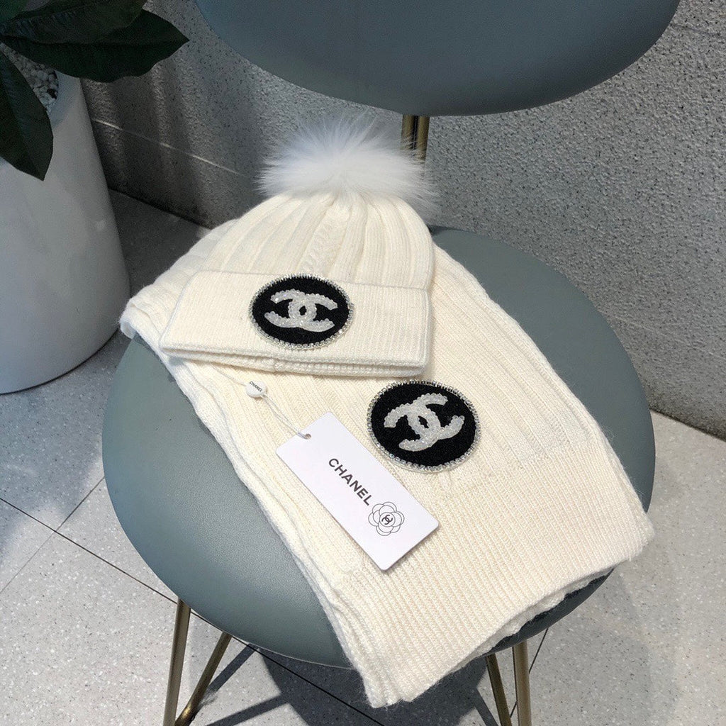 CHANEL SET BEANIE HAT AND SCARF IN WHITE WOOL 424023
