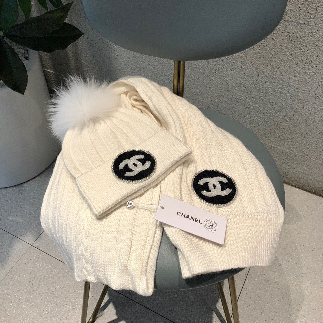 CHANEL SET BEANIE HAT AND SCARF IN WHITE WOOL 424023