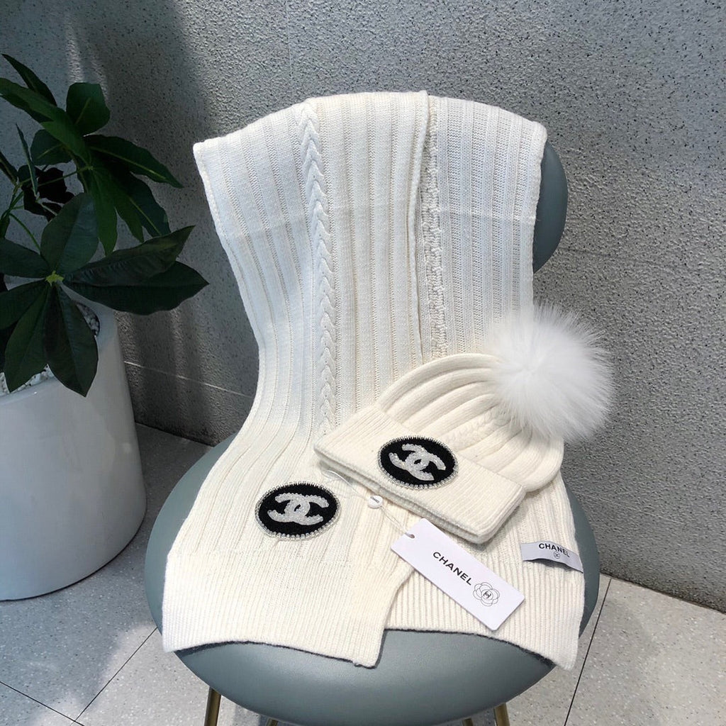 CHANEL SET BEANIE HAT AND SCARF IN WHITE WOOL 424023