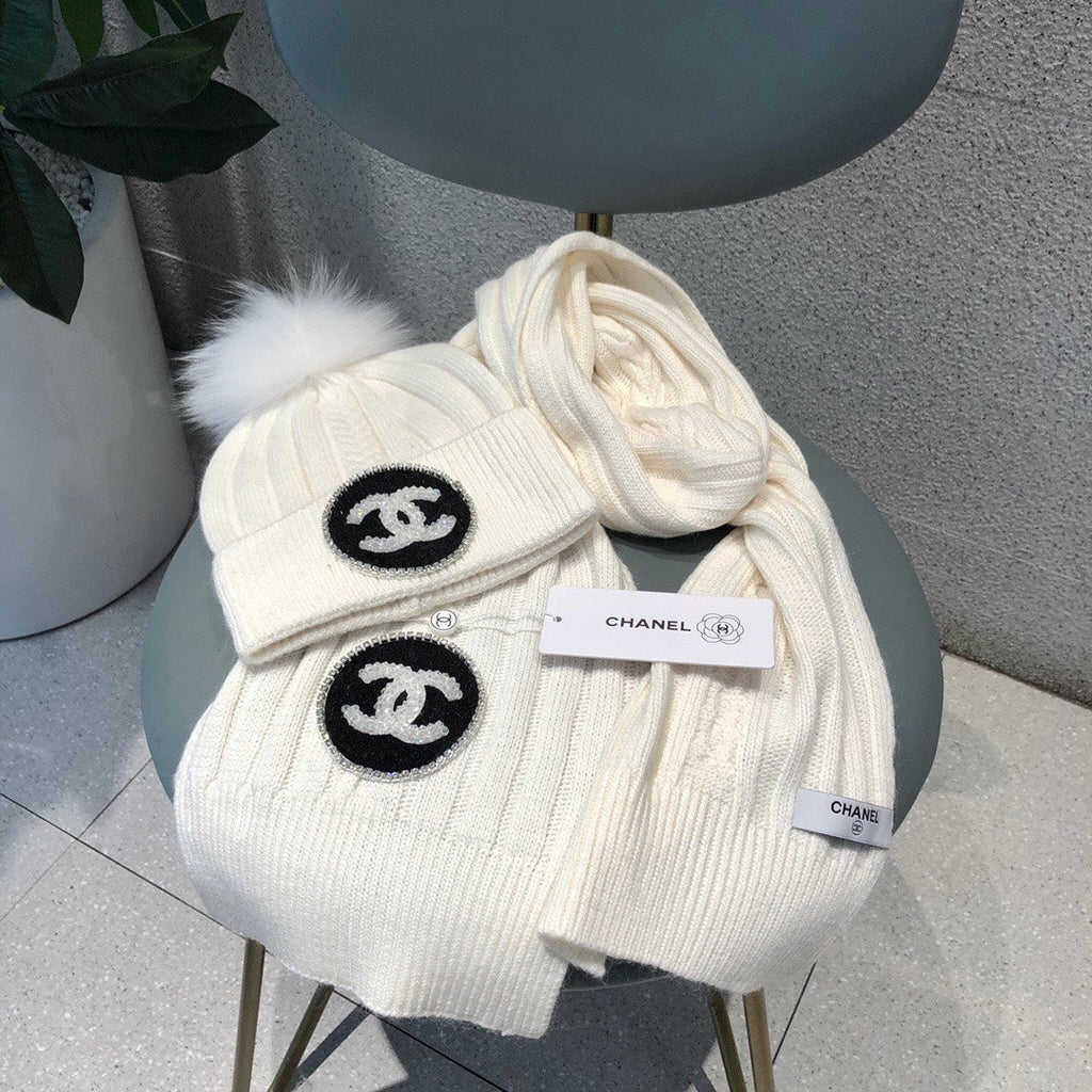 CHANEL SET BEANIE HAT AND SCARF IN WHITE WOOL 424023