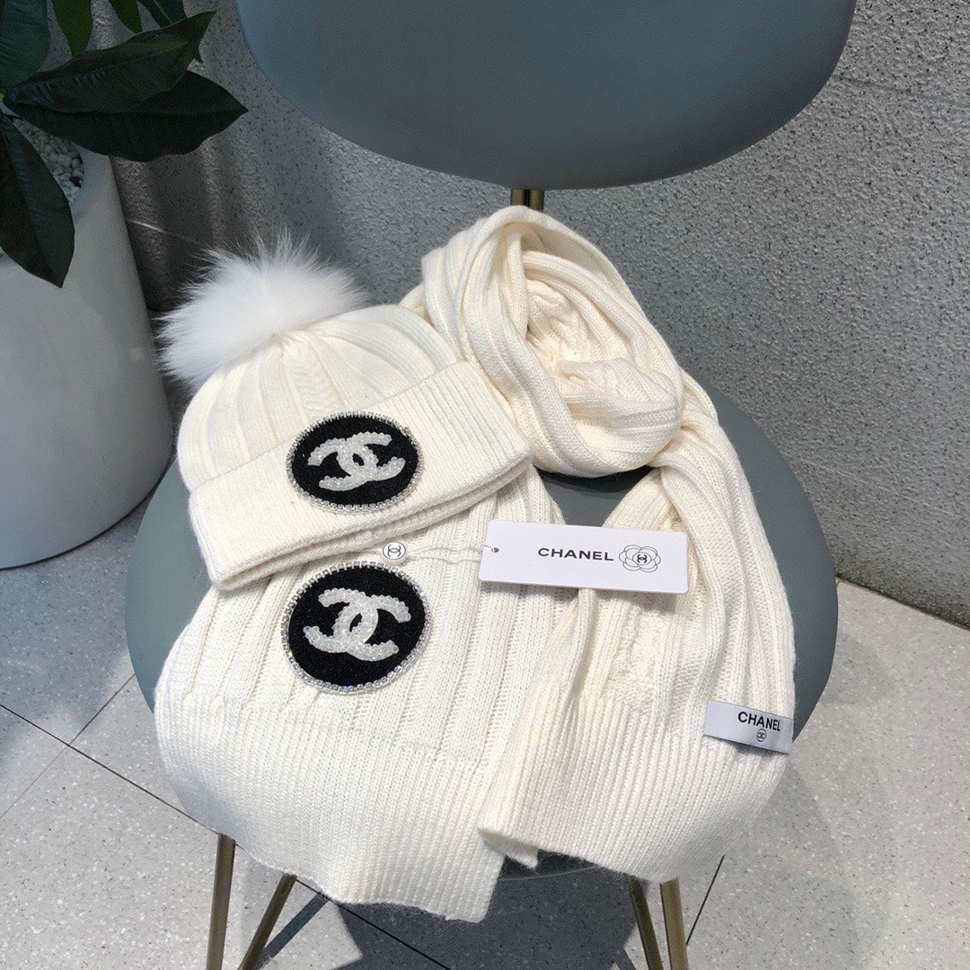 CHANEL SET BEANIE HAT AND SCARF IN WHITE WOOL 424023
