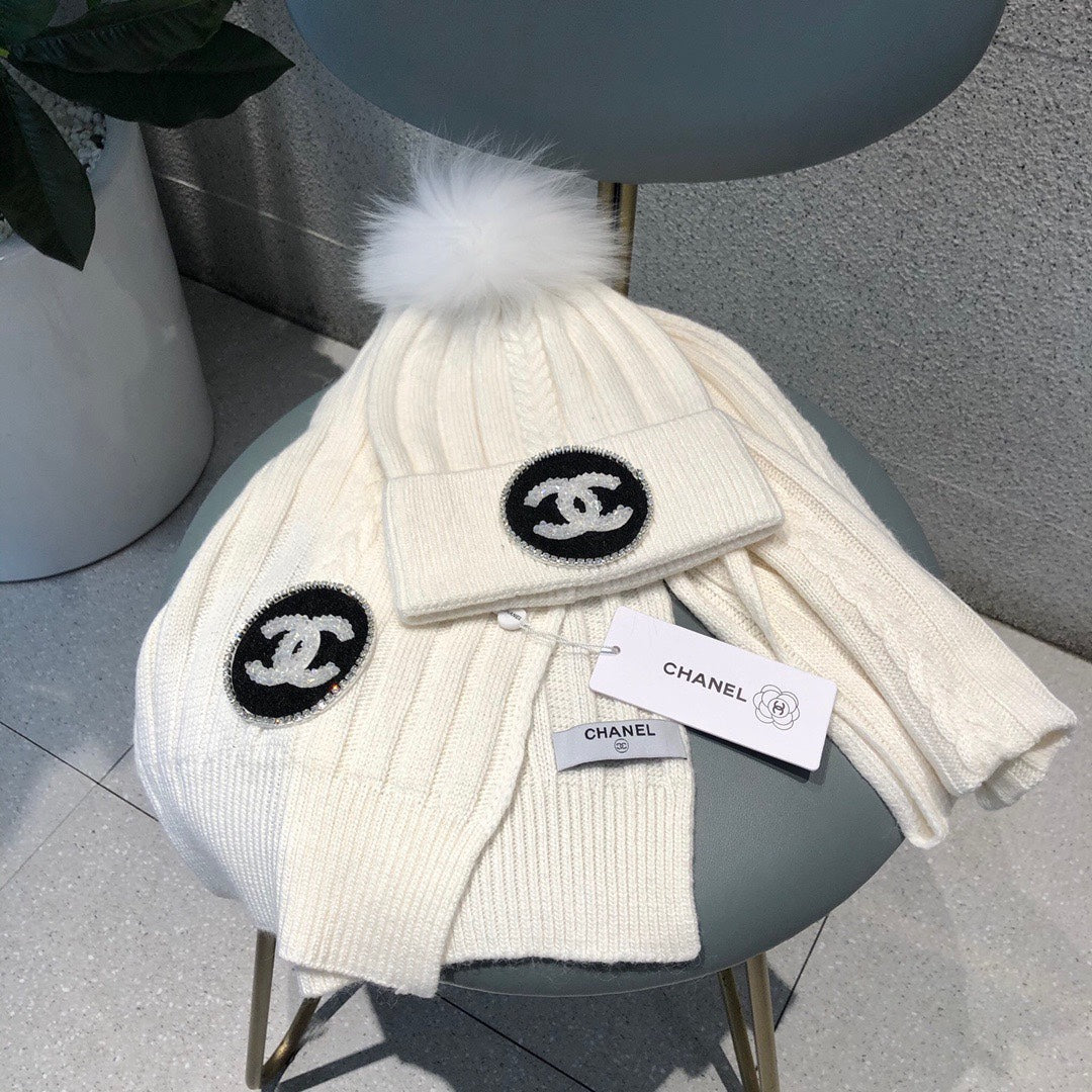 CHANEL SET BEANIE HAT AND SCARF IN WHITE WOOL 424023