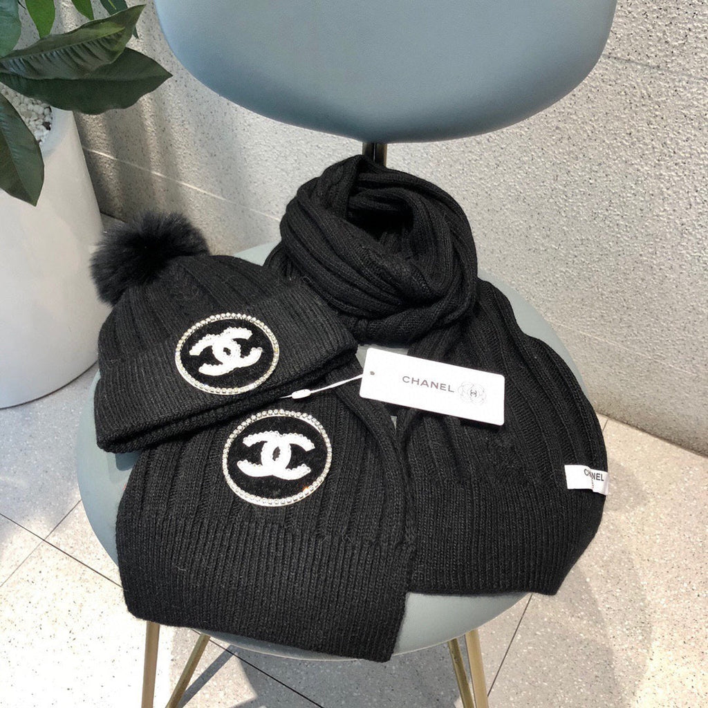 CHANEL SET BEANIE HAT AND SCARF IN BLACK WOOL 424024