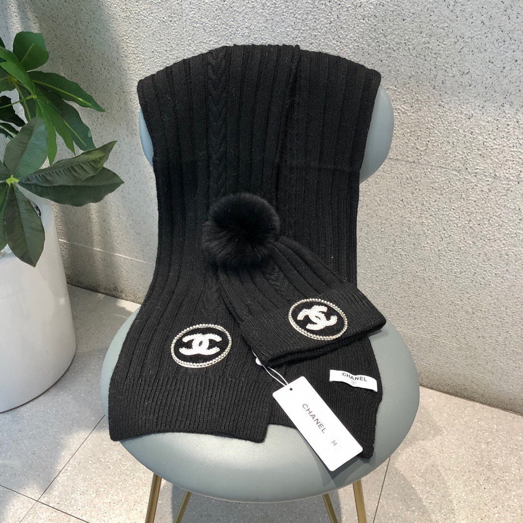 CHANEL SET BEANIE HAT AND SCARF IN BLACK WOOL 424024