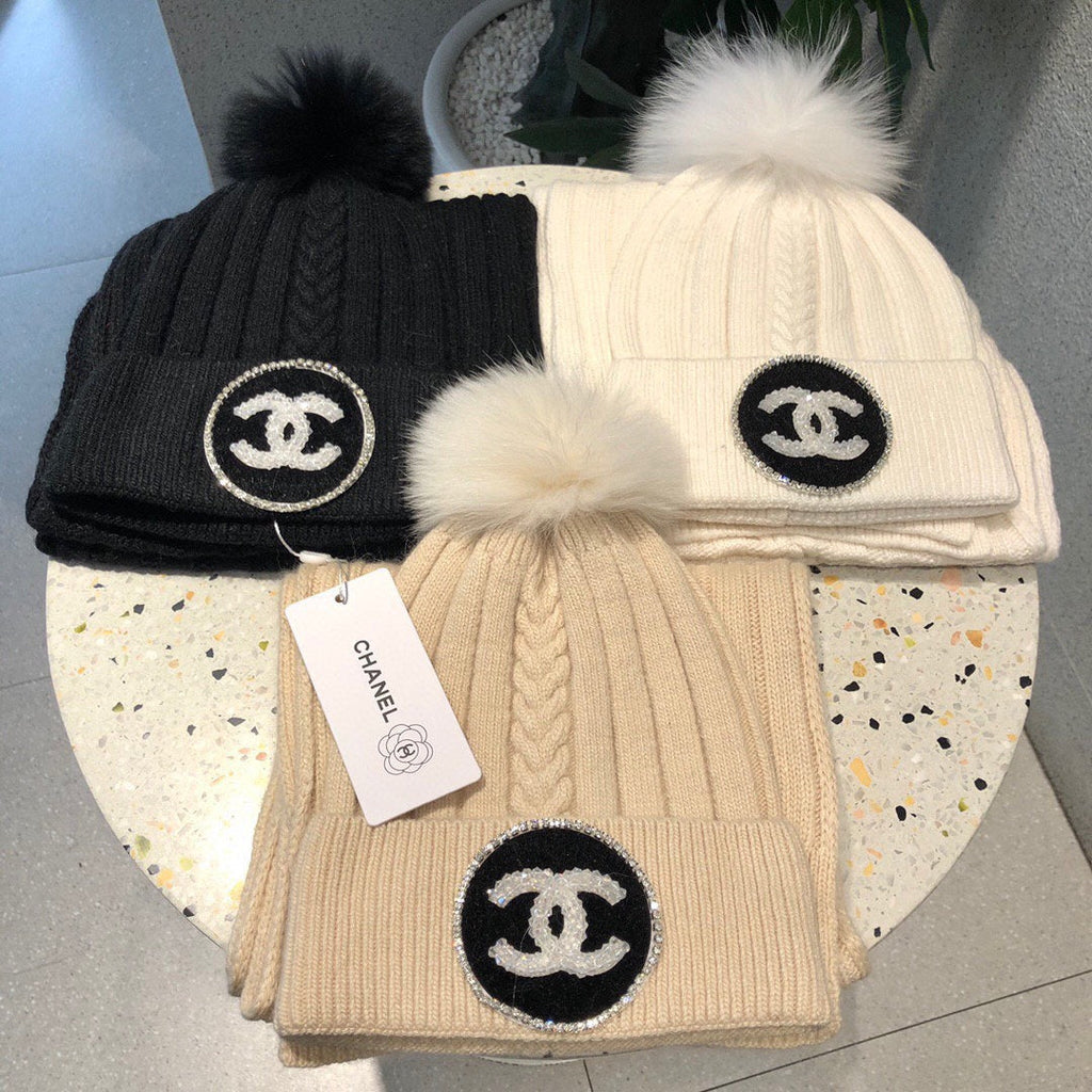 CHANEL SET BEANIE HAT AND SCARF IN BLACK WOOL 424024