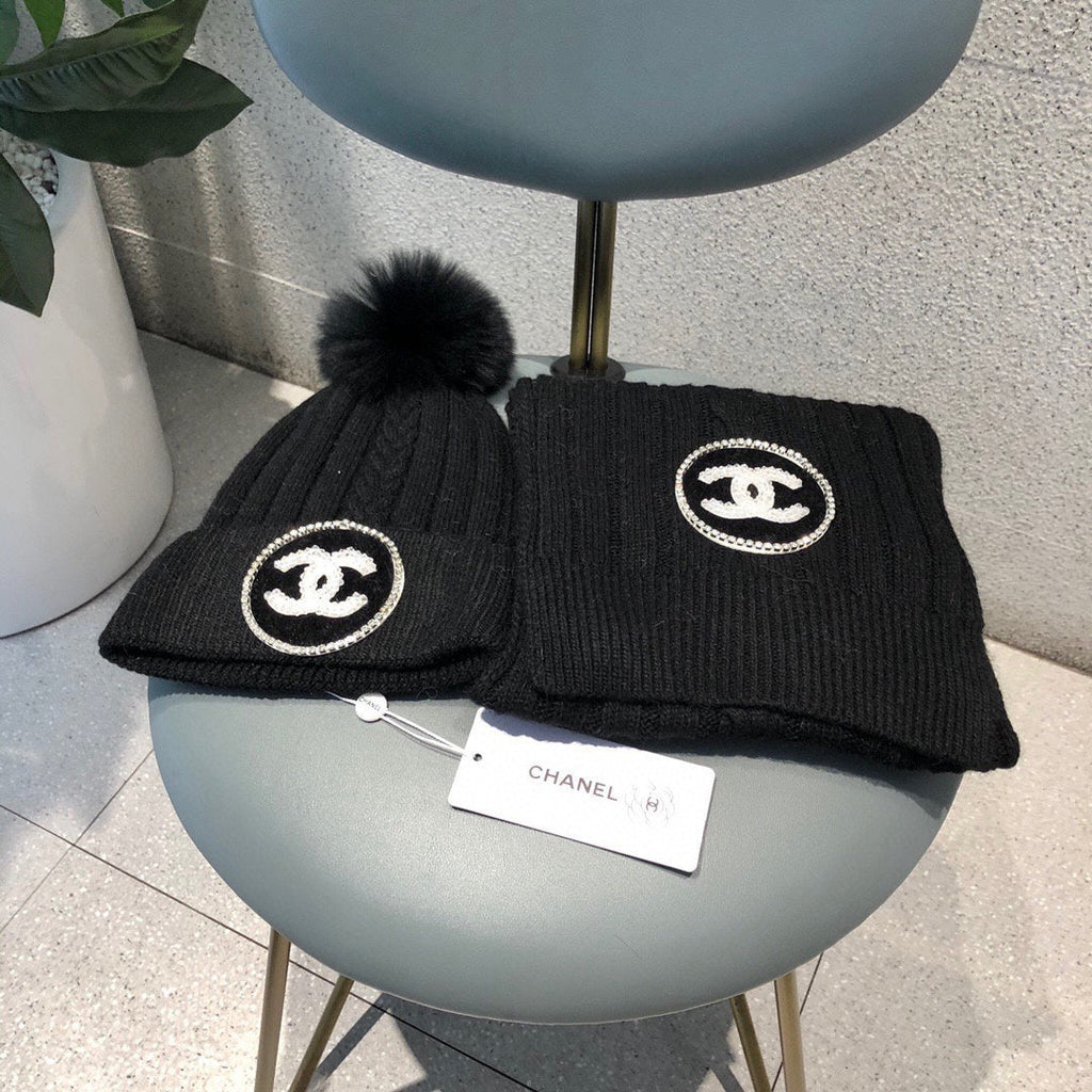 CHANEL SET BEANIE HAT AND SCARF IN BLACK WOOL 424024