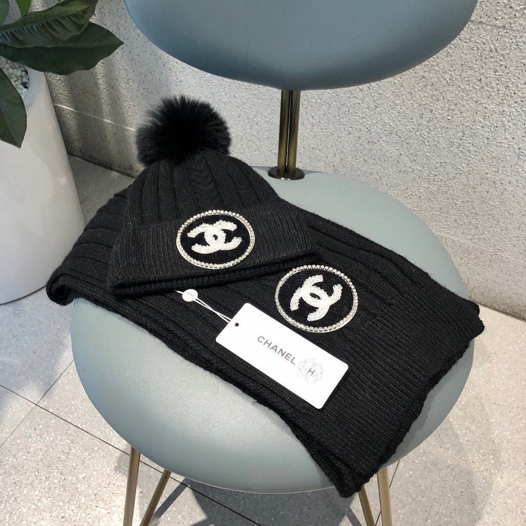 CHANEL SET BEANIE HAT AND SCARF IN BLACK WOOL 424024