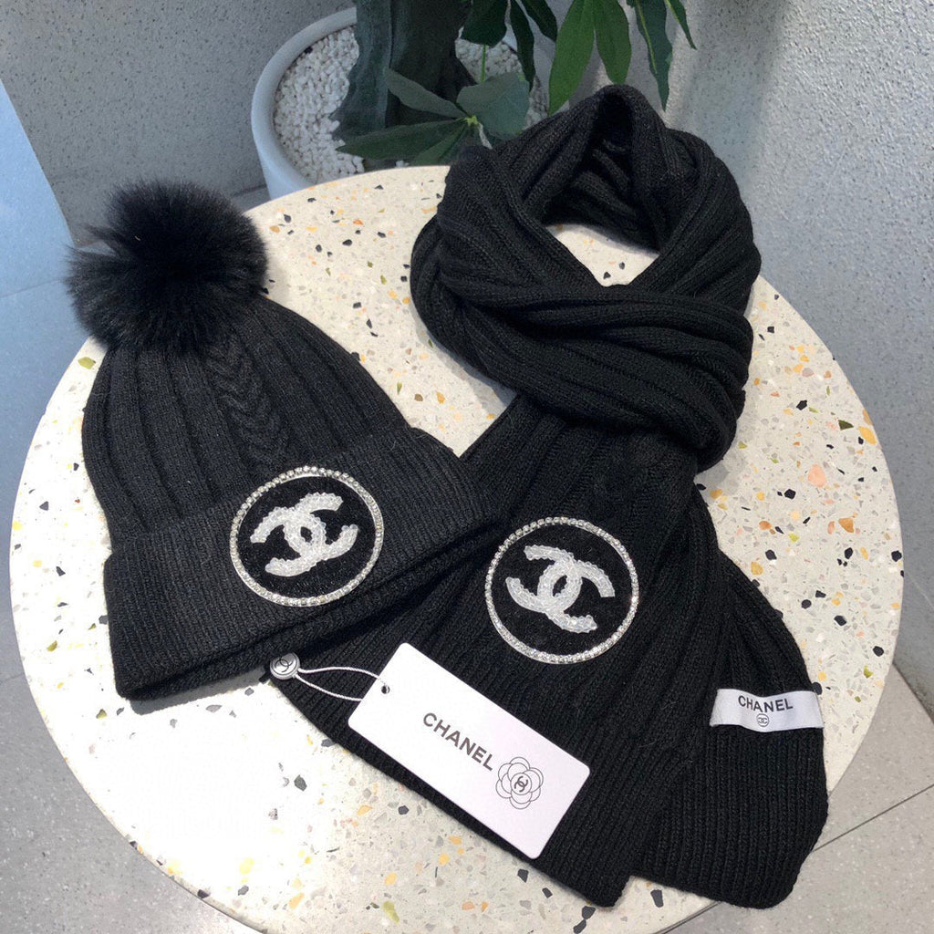 CHANEL SET BEANIE HAT AND SCARF IN BLACK WOOL 424024