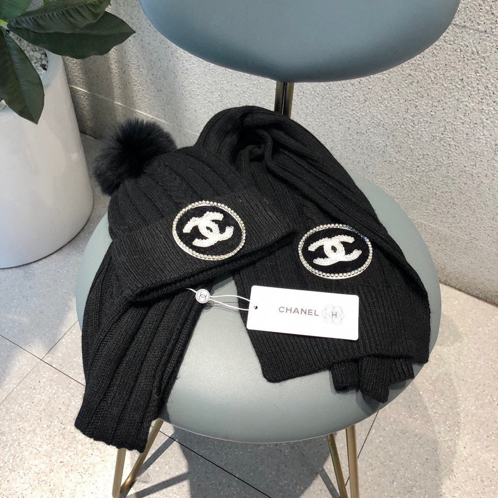 CHANEL SET BEANIE HAT AND SCARF IN BLACK WOOL 424024