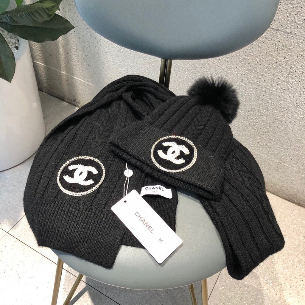 CHANEL SET BEANIE HAT AND SCARF IN BLACK WOOL 424024