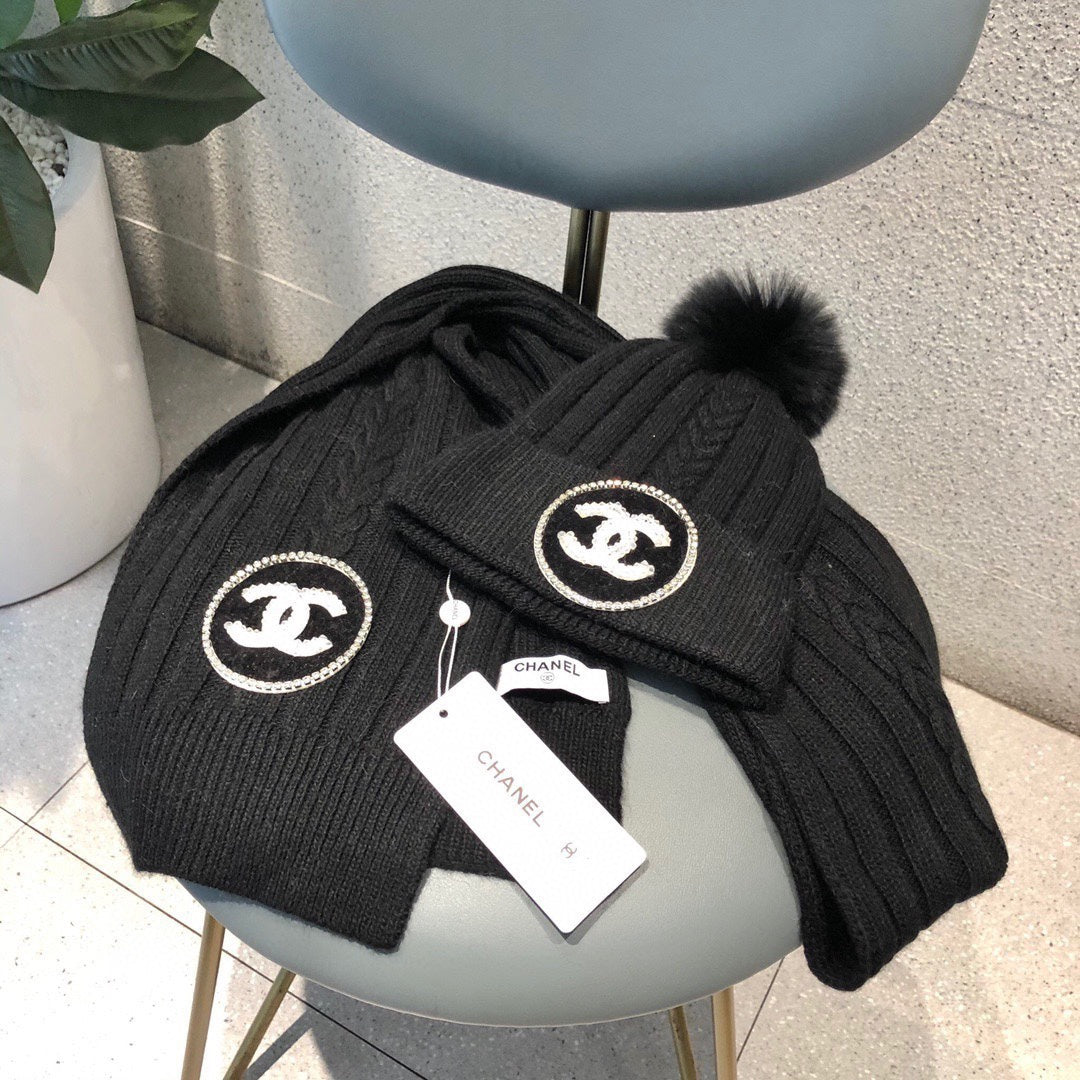 CHANEL SET BEANIE HAT AND SCARF IN BLACK WOOL 424024