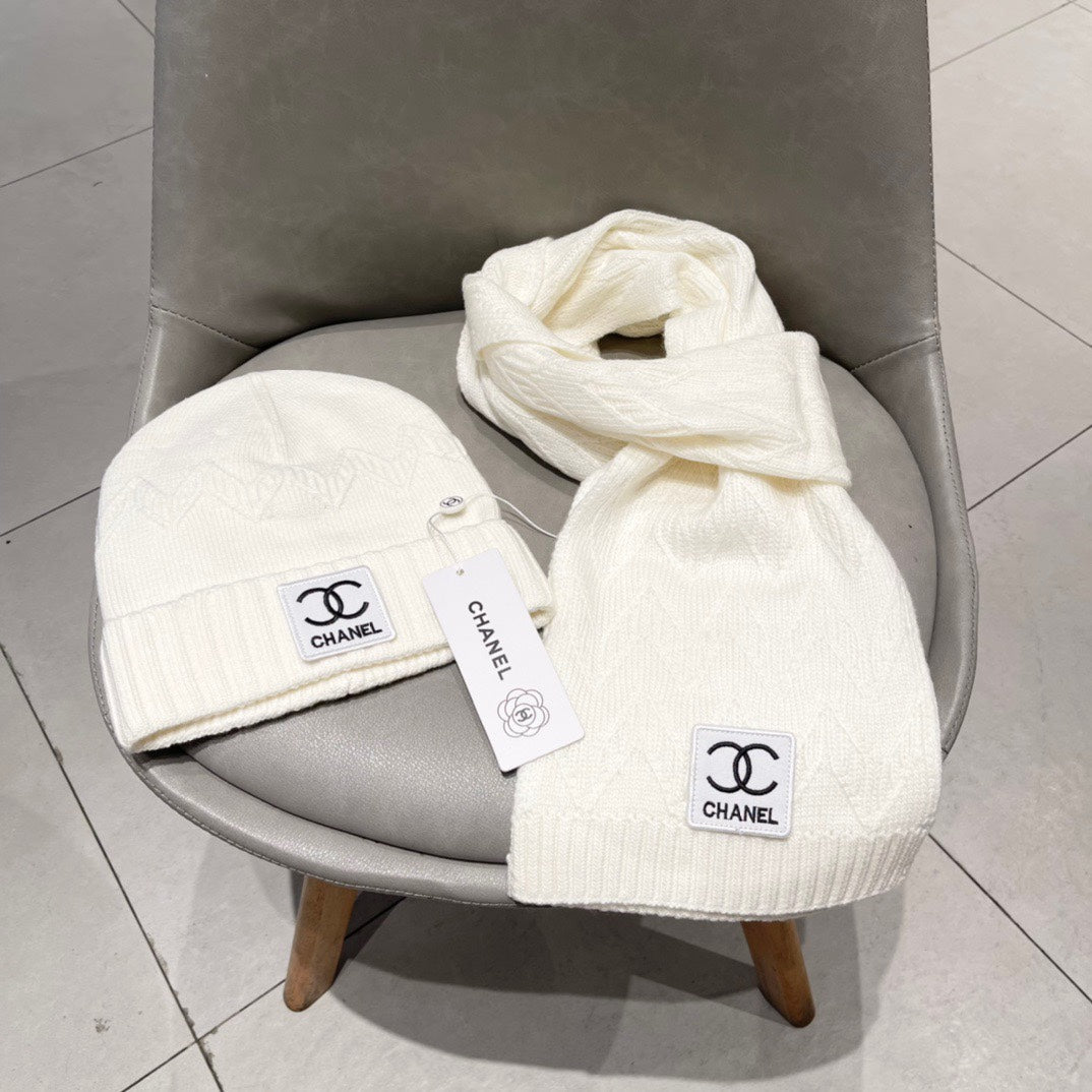 CHANEL SET BEANIE HAT AND SCARF WHITE 427885