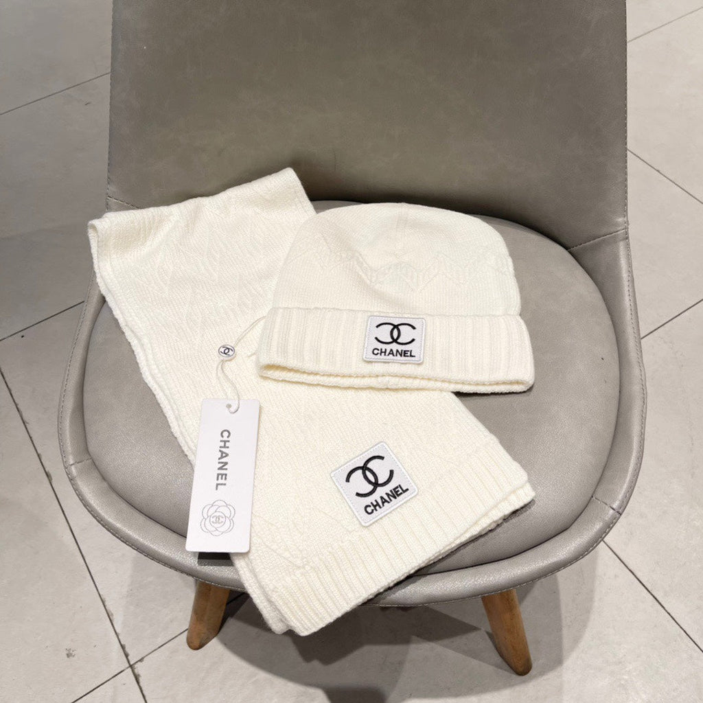 CHANEL SET BEANIE HAT AND SCARF WHITE 427885