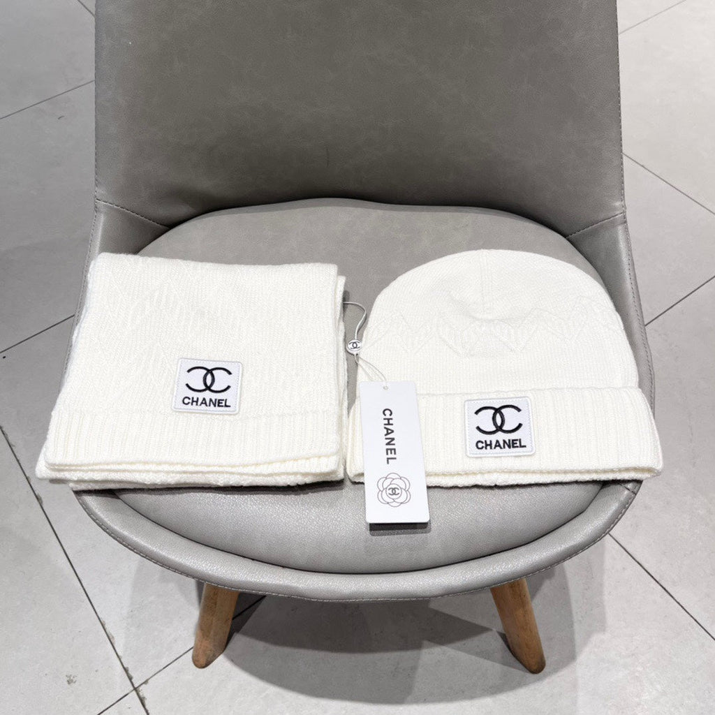 CHANEL SET BEANIE HAT AND SCARF WHITE 427885