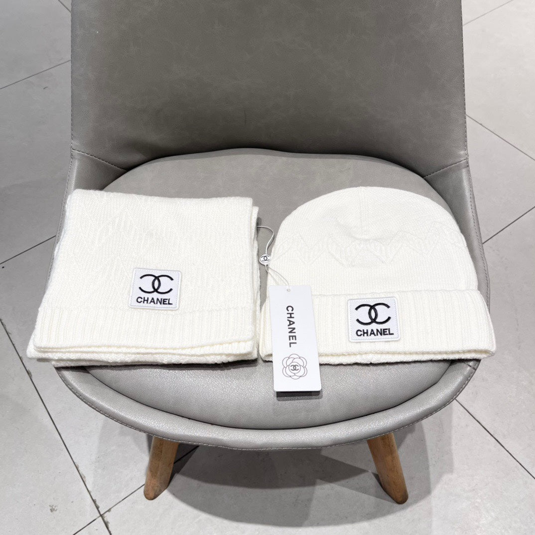 CHANEL SET BEANIE HAT AND SCARF WHITE 427885