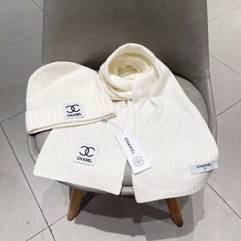 CHANEL SET BEANIE HAT AND SCARF WHITE 427885