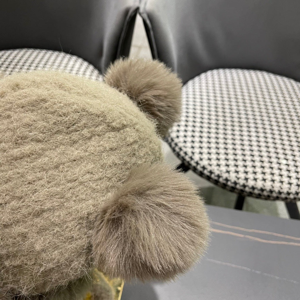 LOUIS VUITTON BEANIE HAT IN PARCHMENT BEIGE WOOL AND LAMB FUR 427794