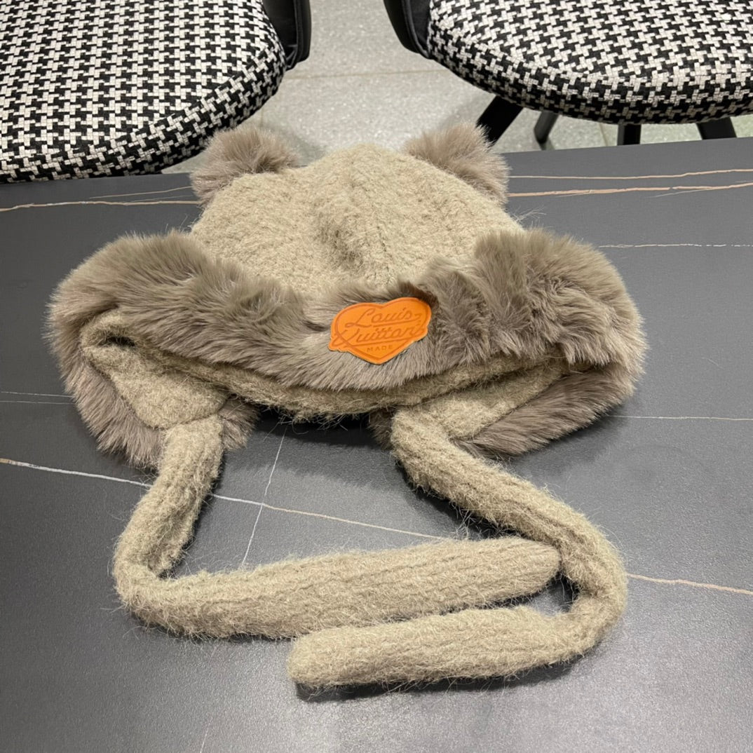 LOUIS VUITTON BEANIE HAT IN PARCHMENT BEIGE WOOL AND LAMB FUR 427794