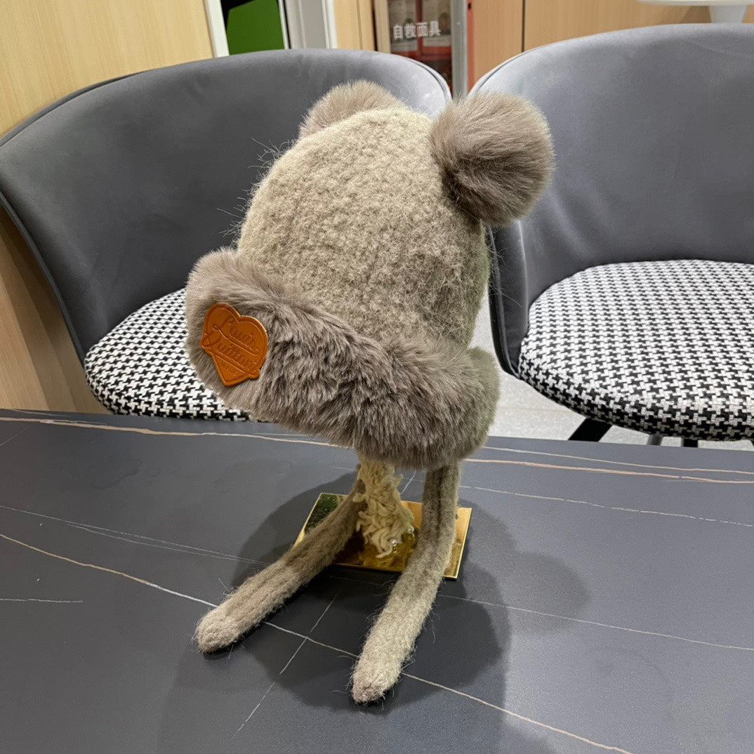 LOUIS VUITTON BEANIE HAT IN PARCHMENT BEIGE WOOL AND LAMB FUR 427794