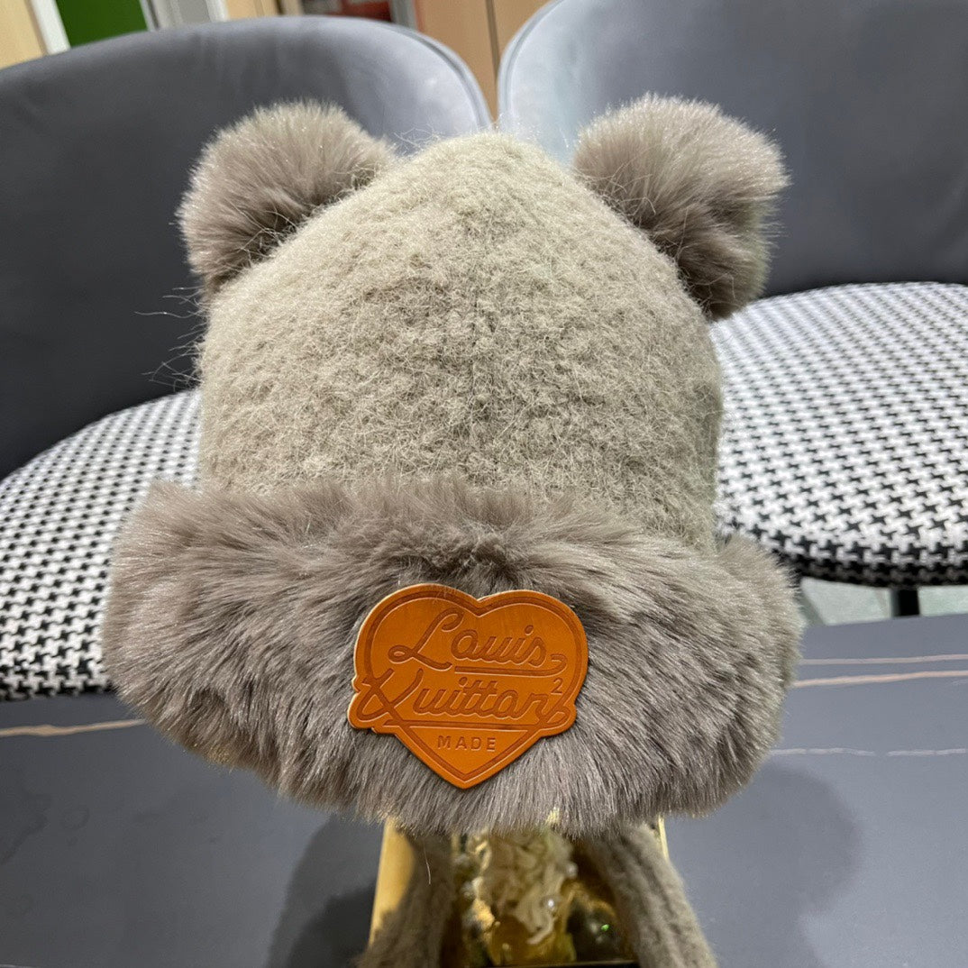 LOUIS VUITTON BEANIE HAT IN PARCHMENT BEIGE WOOL AND LAMB FUR 427794