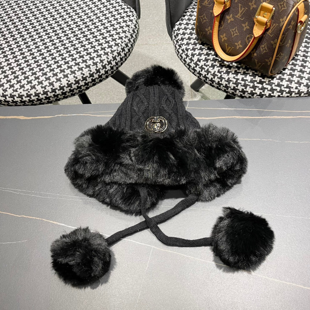 GUCCI DEERSTALKER HAT IN BLACK WOOL AND FLEECE 434696