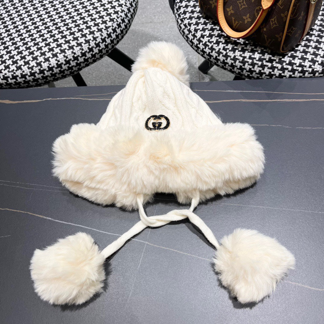 GUCCI DEERSTALKER HAT IN WHITE CREAM WOOL AND FLEECE 434698