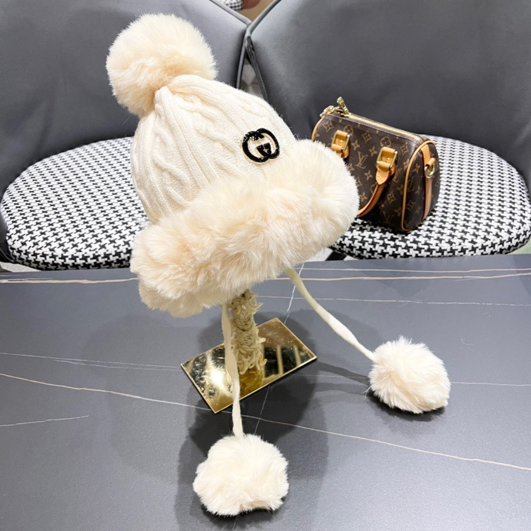 GUCCI DEERSTALKER HAT IN WHITE CREAM WOOL AND FLEECE 434698