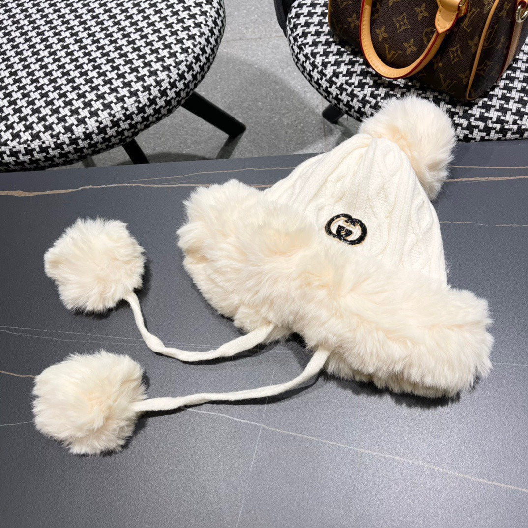 GUCCI DEERSTALKER HAT IN WHITE CREAM WOOL AND FLEECE 434698