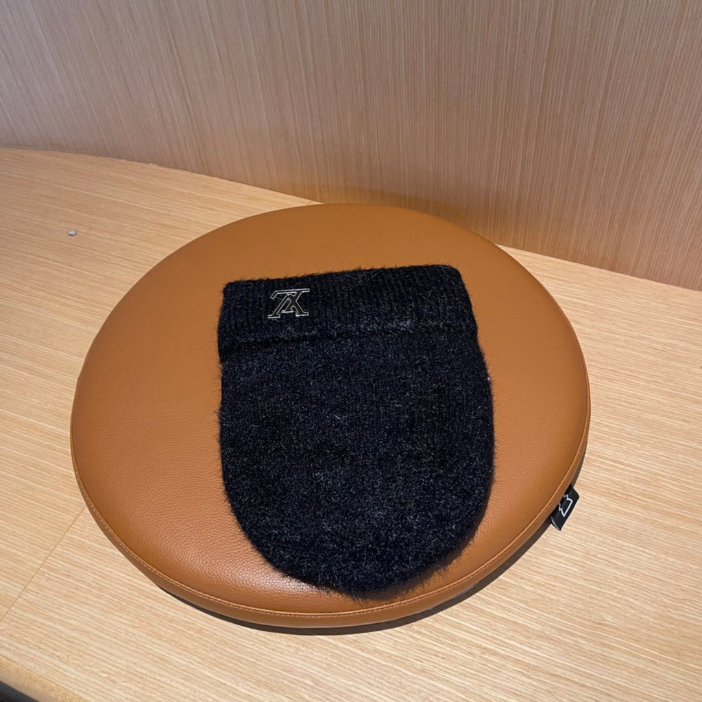 LOUIS VUITTON BEANIE HAT IN BLACK WOOL 803043
