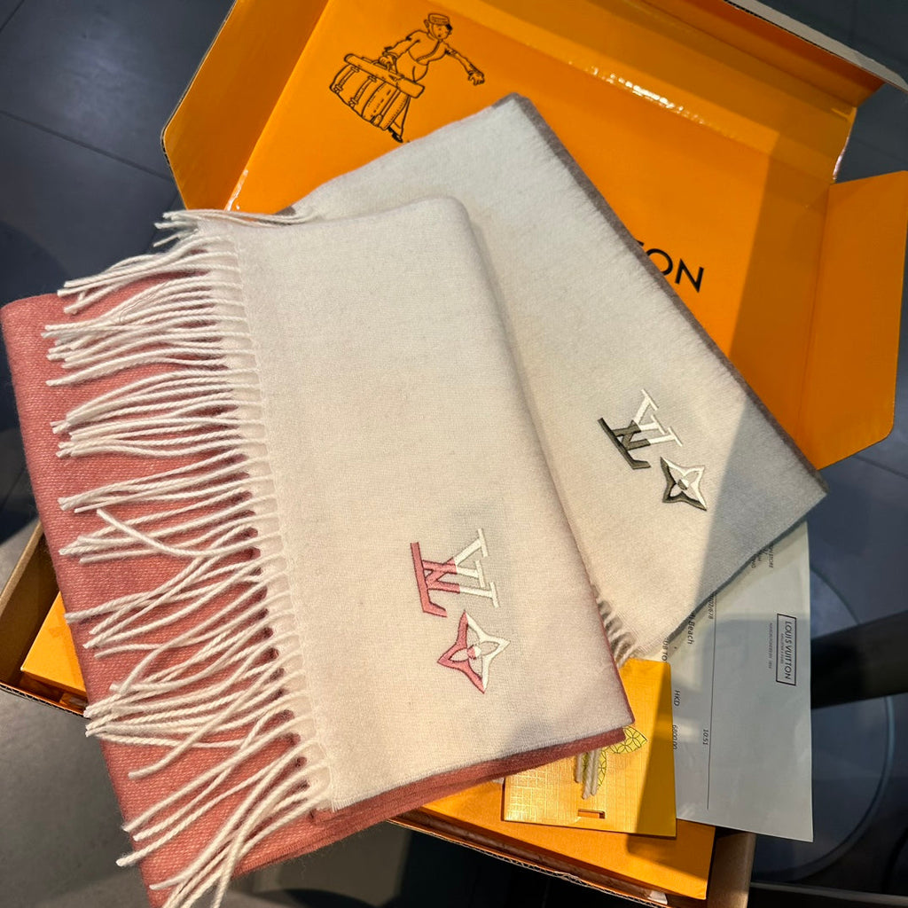 LOUIS VUITTON SCARF 185 CM IN BLUSH PINK MIX WHITE CASHMERE 390094