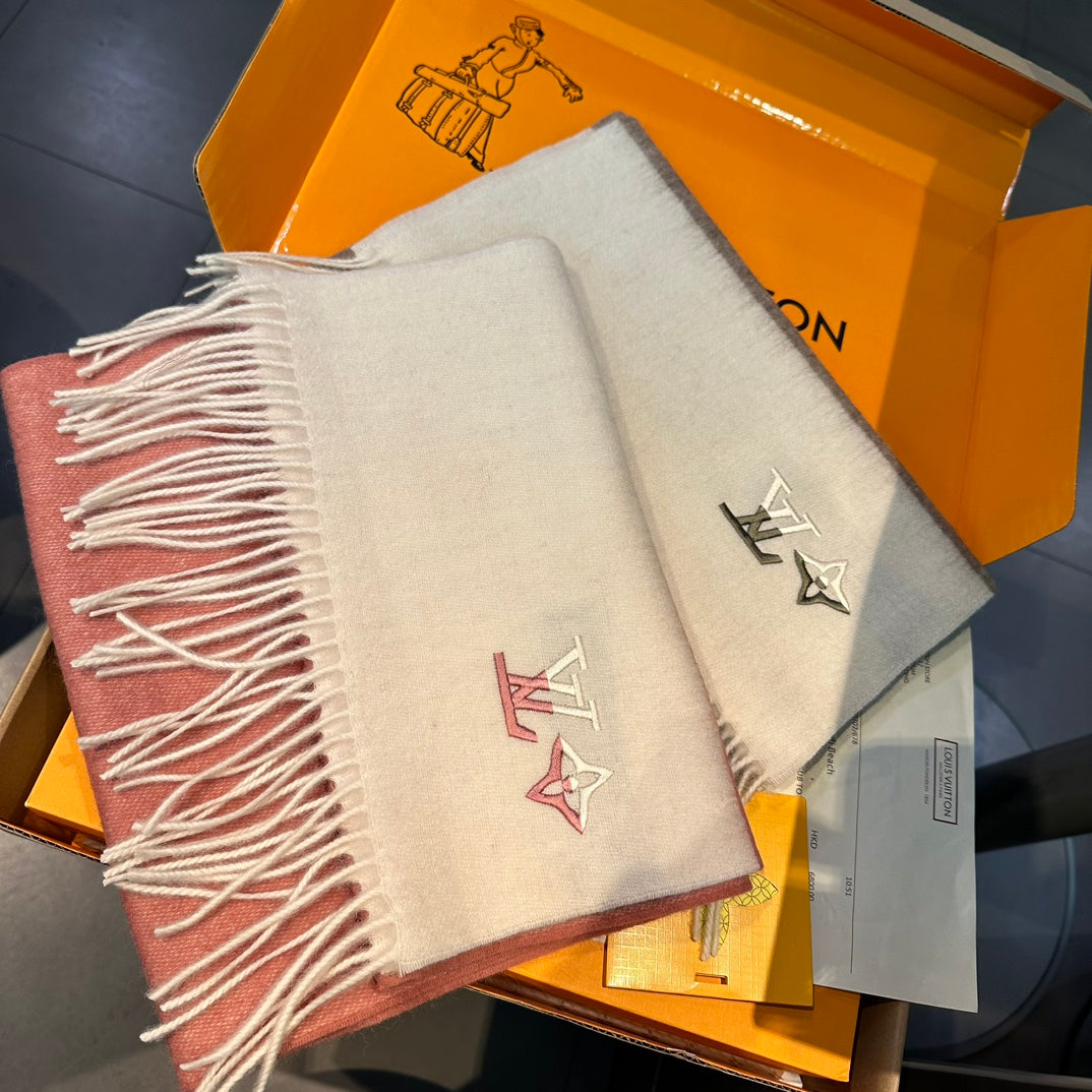 LOUIS VUITTON SCARF 185 CM IN BLUSH PINK MIX WHITE CASHMERE 390094