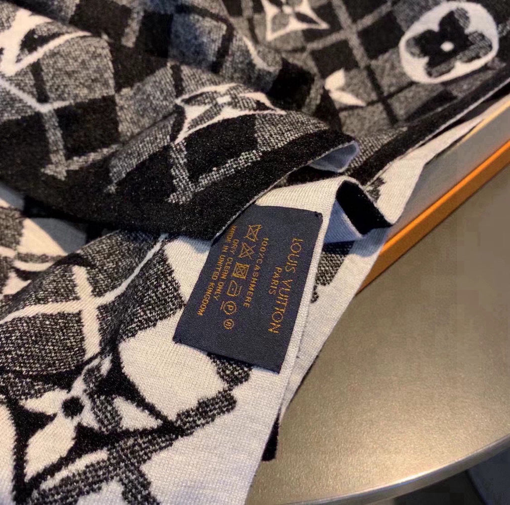 LOUIS VUITTON SCARF 180 CM IN BLACK MIX WHITE CASHMERE 398237